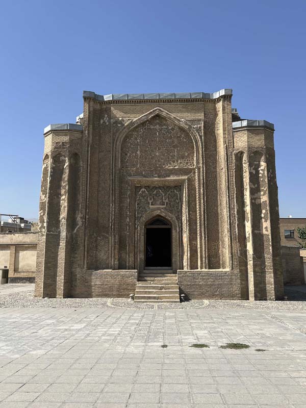 46 – Mausoleo di Alavian 01