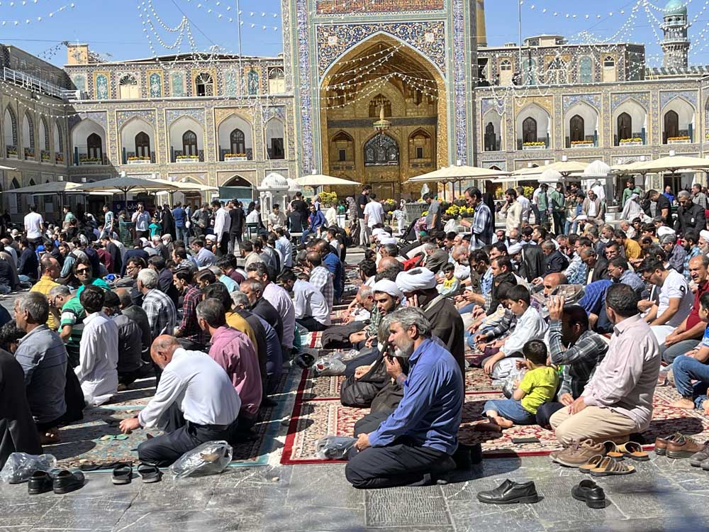 13 – La preghiera – moschea dell’Imam Reza